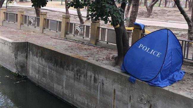 曹公圳漂「怪東西」!　晨運民眾嚇呆