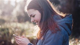 女孩,手機,／翻攝自Pixabay