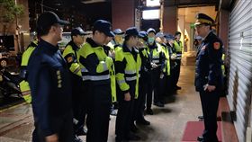 台北市北投分局長吳進宗率隊前往好樂迪進行擴大臨檢（翻攝畫面）