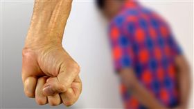 家暴,毆打（示意圖／翻攝自Pixabay）
https://pixabay.com/photos/stop-fear-violence-against-refugees-1290997/