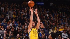 ▲湯普森（Klay Thompson）三分球11投9中狂砍39分。（圖／翻攝自推特）