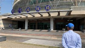 ▲頂新三董魏應充團隊走訪斗六棒球場。（圖／取自臉書）