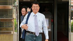 遭判賠陳亭妃25萬　謝龍介二審出庭民進黨立委陳亭妃不滿國民黨台南市議員謝龍介（前）以「鴛鴦水鴨」等語，影射她有不當男女關係，一審獲判賠25萬元。高院二審3日開庭，謝龍介親自出庭。中央社記者蕭博文攝　107年8月3日