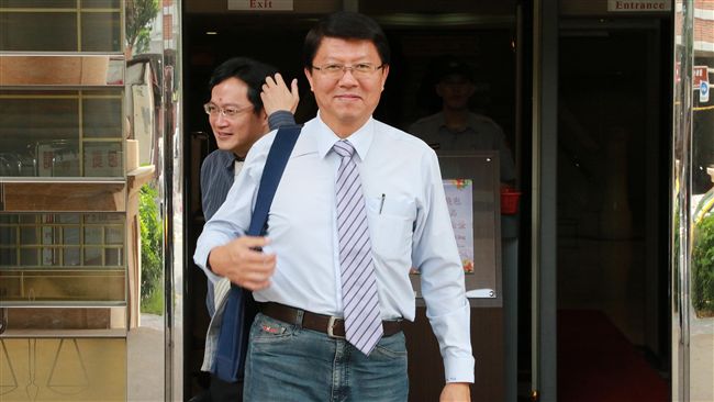 不然直接跪？願為台獨而戰反被他譏