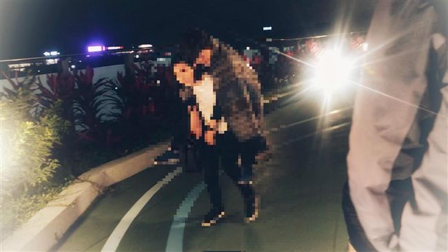 驚見孕婦受虐！深夜背婆婆狂跑百米