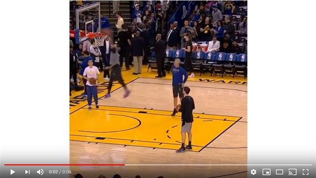 NBA／柯瑞又秀灌籃　可惜是在賽前