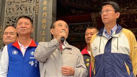遭質疑請走路工造勢　王金平否認台南市第二選區立委補選競爭激烈，國民黨不分區立委王金平（中）9日排定多個行程陪同國民黨候選人謝龍介（右）掃街拜票，同時否認宣布參選總統當天有動員及發放走路工。中央社記者張榮祥台南攝　108年3月9日