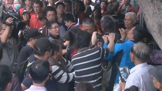 韓國瑜現身造勢　男丟雞蛋喊政客滾蛋