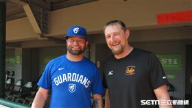 ▲富邦悍將投手Bryan Woodall（伍鐸）與統一獅Austin Bibens-Dirkx（奧斯丁）有交情。（圖／記者蕭保祥攝影）
