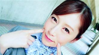 拍AV事蹟敗露！最美人妻變單親媽媽