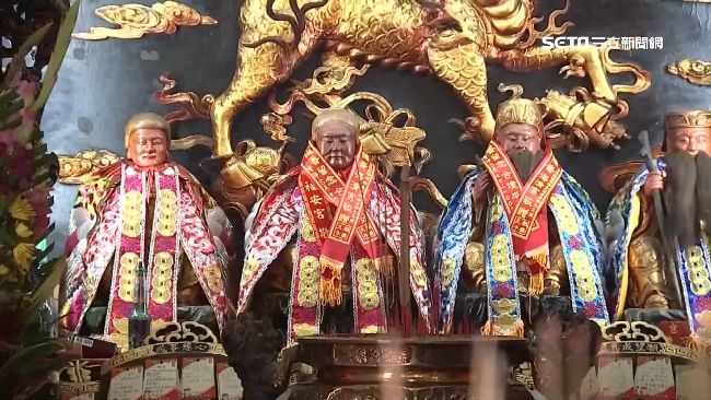 千人冒雨祝壽！臭臭鍋創始人也拜祂