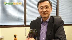 李新揚理事長創立生寶俱樂部，希望傳達正確不孕症衛教以及最新治療方式，讓想孕媽咪一圓求子夢。