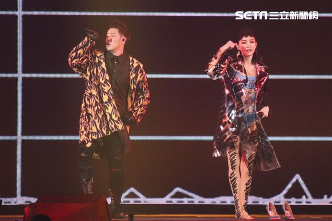 潘瑋柏Alpha創使者世界巡迴演唱會2019台北站，「姐姐」謝金燕火辣現身一同唱跳。（記者林士傑/攝影）