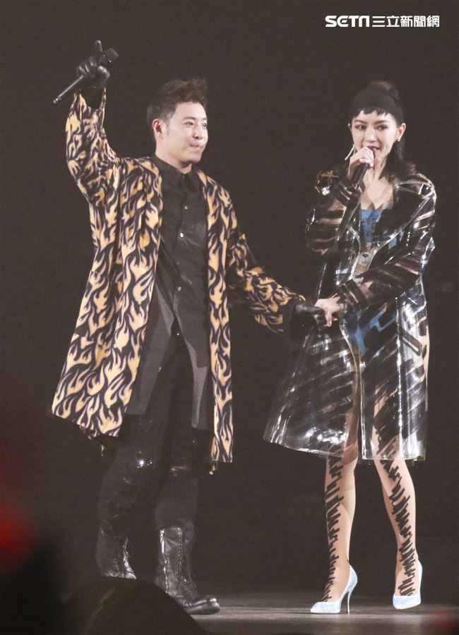 潘瑋柏Alpha創使者世界巡迴演唱會2019台北站，「姐姐」謝金燕火辣現身一同唱跳。（記者林士傑/攝影）