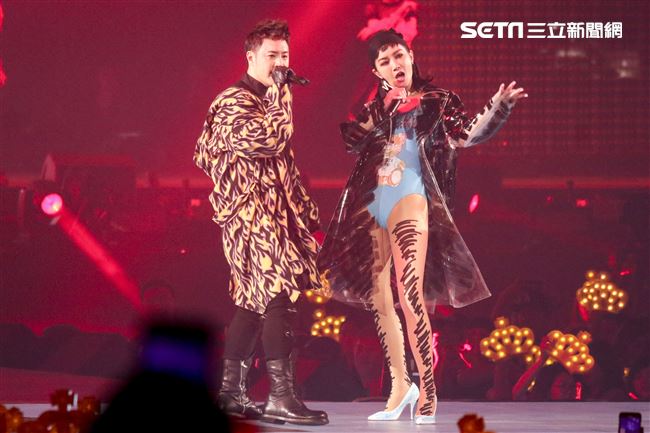 潘瑋柏Alpha創使者世界巡迴演唱會2019台北站，「姐姐」謝金燕火辣現身一同唱跳。（記者林士傑/攝影）