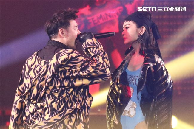 潘瑋柏Alpha創使者世界巡迴演唱會2019台北站，「姐姐」謝金燕火辣現身一同唱跳。（記者林士傑/攝影）