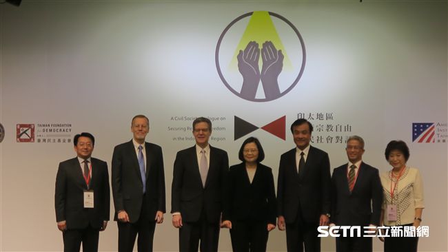 蔡英文暗批對岸迫害宗教自由