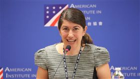 AIT新任發言人孟雨荷主持記者會將於7月中旬離任的美國在台協會（AIT）處長梅健華6日在AIT美國中心舉行道別記者會，新任AIT發言人孟雨荷（Amanda Mansour）（圖）主持記者會。中央社記者吳翊寧攝　107年7月6日