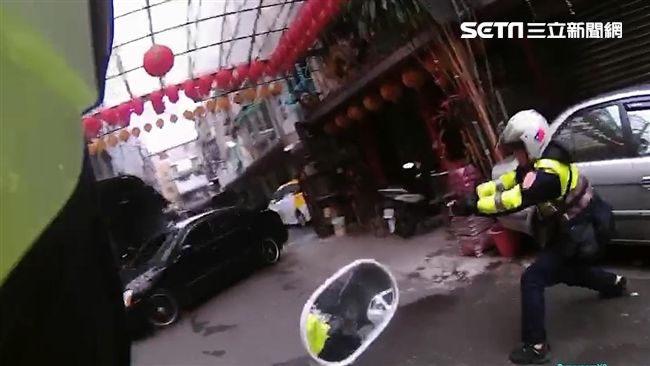 通緝犯衝撞警車！警連開5槍畫面曝光