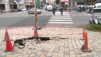 通往金庫嗎？宜蘭土銀前詭現「天坑」