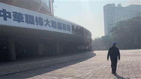 魏應充參觀澄清湖球場。（圖／取自來自永靖的老園丁 - 魏應充）