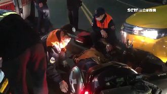 運將雙黃線迴轉　騎士沒閃過慘撞昏迷