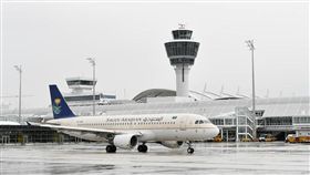 寶寶忘在機場！粗心媽淚求返航　暖機長答應：這是緊急事故，沙烏地阿拉伯航空，圖/翻攝自SAUDIA AIRLINES الخطوط السعودية臉書