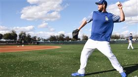 ▲柯蕭進入牛棚練投，自覺狀況不錯。（圖／翻攝自道奇推特）