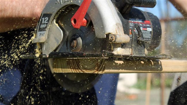 女大生遭運轉銳利鋸片「削臉+割頸」慘死