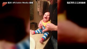 「把拔給我咬一口」寶寶笑聲超療癒