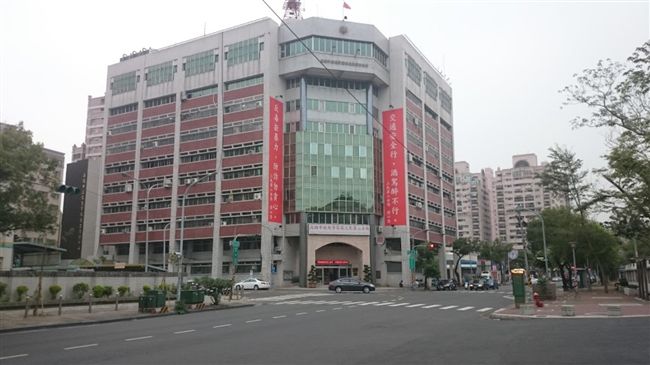 督察室上系統一查,洪姓警官請假程序未完成,將面臨記過懲處。(圖/翻攝自Googlemap)