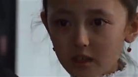 中國抓她全家關集中營，新疆小女孩勇敢受訪傷心落淚（圖／翻攝自只是堵藍臉書）