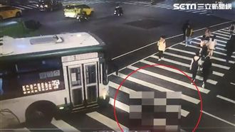 奪命影像曝光！女走斑馬線遭公車爆頭
