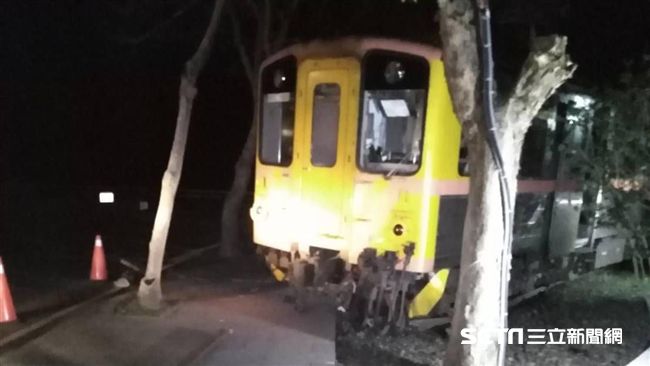 集集線火車煞車失靈　脫軌衝撞人行道