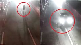 陸男站路中央「以身試愛」／翻攝自微博