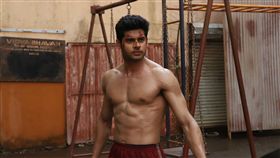 《跳痛先生》男主角阿希馬努達西尼