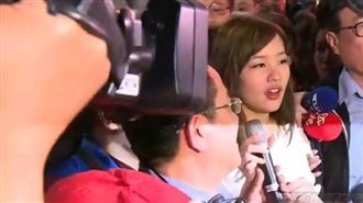 韓冰陪掃街擠爆夜市　十公尺走半小時