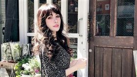 林鴒挺過賣衣被告詐欺以及自殺低潮，如今幸福成為人妻。（圖／翻攝自臉書）