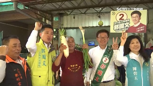 同一地點掃街　郭國文巧妙錯身謝龍介