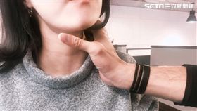 掐脖,勒脖,勒頸,掐頸,窒息,勒斃(示意圖/記者於慶璇攝)