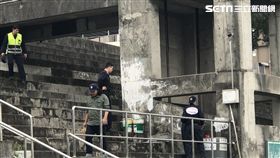 檢警為了釐清淡江女大生的死因，決定重回現場進行採證（楊忠翰攝）