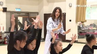 選手比賽沒衣穿　瑞莎找飛希臘的人！