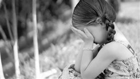 小女孩哭泣,難過,摀臉（圖／翻攝自pixabay）