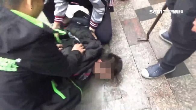 破獲販毒集團！員警攻堅民宅壓制毒販
