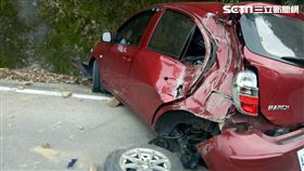 苗栗泰安鄉山區的苗62線6公里處落石砸車／翻攝畫面