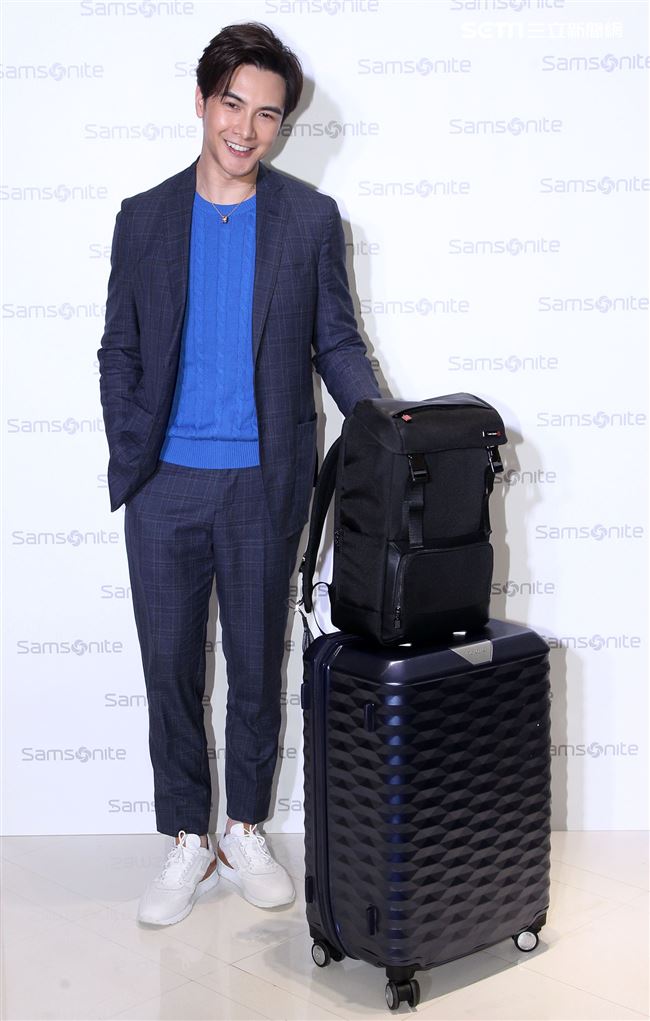 謝佳見與粉絲手作禮物白色情人節放閃。（記者邱榮吉/攝影）