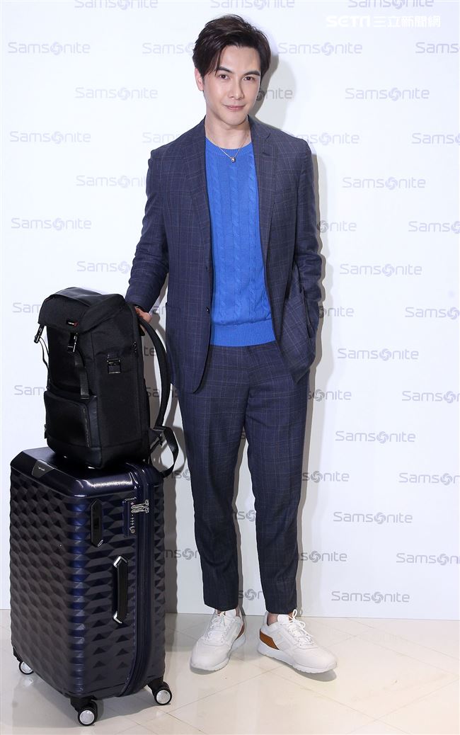 謝佳見與粉絲手作禮物白色情人節放閃。（記者邱榮吉/攝影）