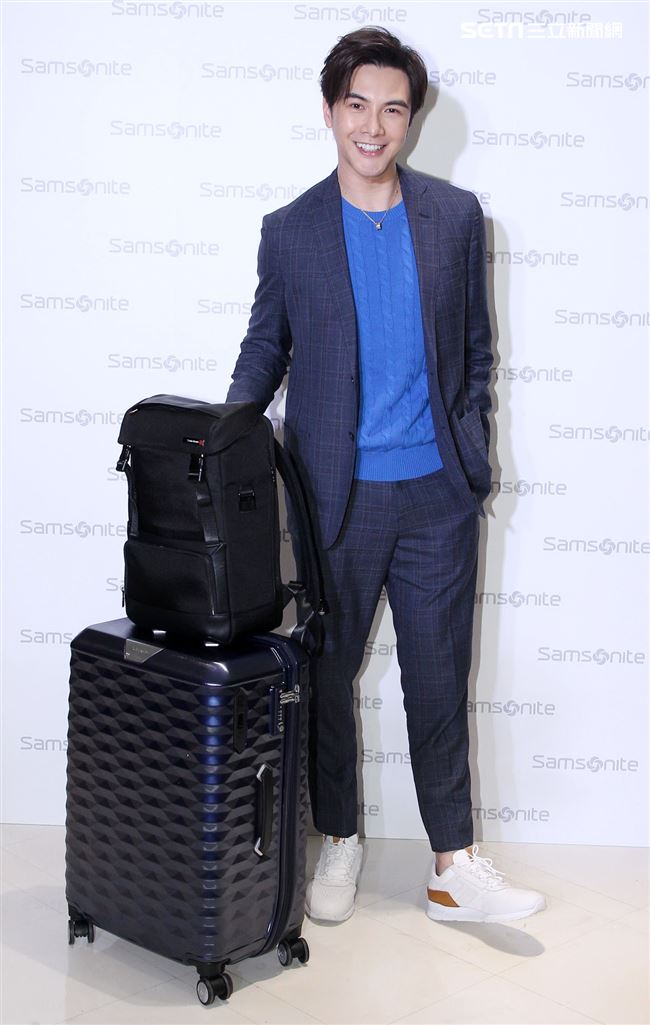 謝佳見與粉絲手作禮物白色情人節放閃。（記者邱榮吉/攝影）