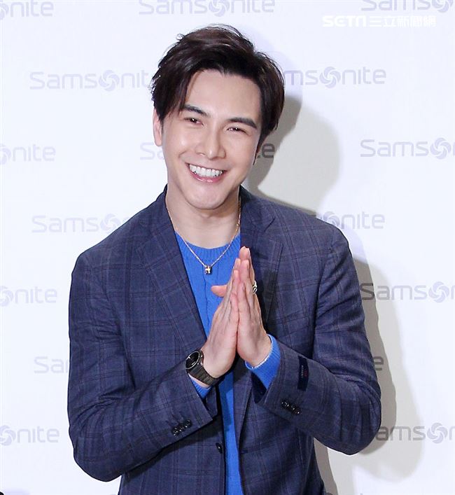 謝佳見與粉絲手作禮物白色情人節放閃。（記者邱榮吉/攝影）