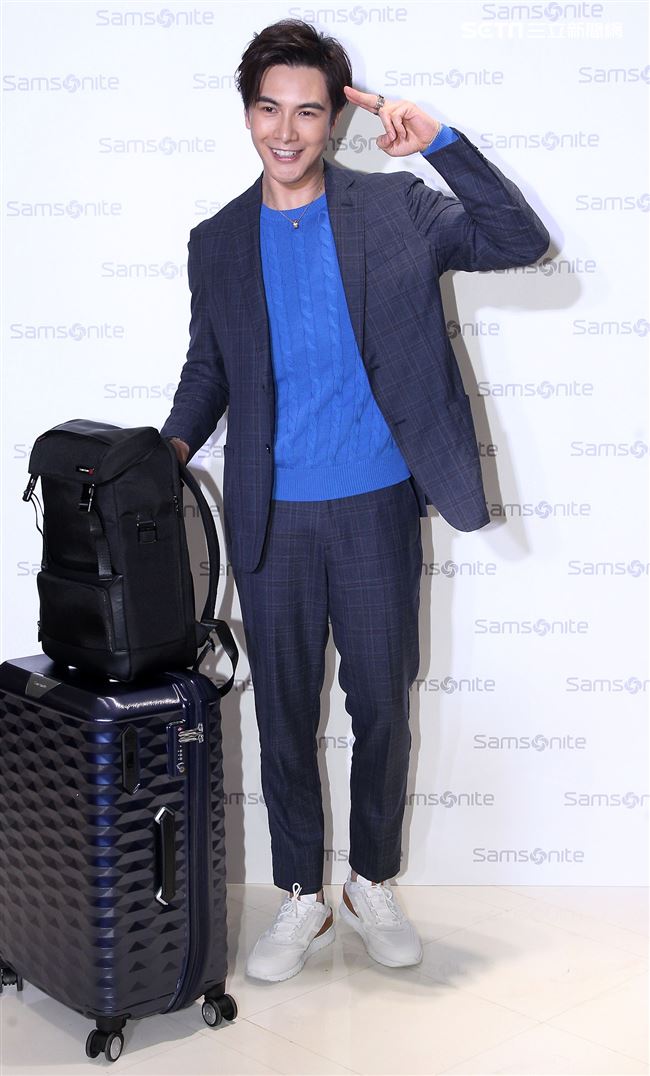 謝佳見與粉絲手作禮物白色情人節放閃。（記者邱榮吉/攝影）